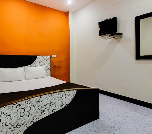 SPOT ON 47525 Deccan Lodge