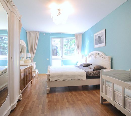 Large apartment (up to 9 guests) by the Circus