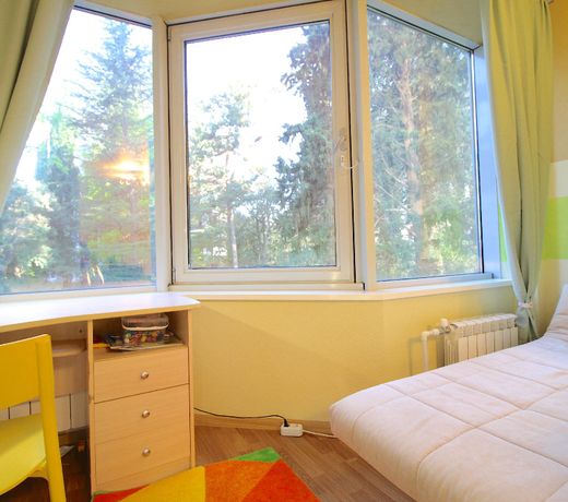 Large apartment (up to 9 guests) by the Circus