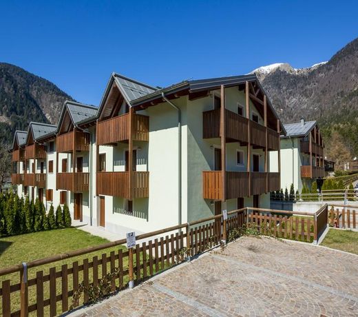 Beautiful 4 Guests Condo with Sauna. Free Parking