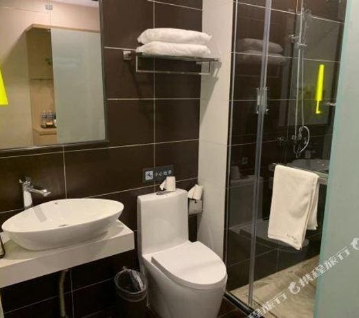 IU HotelsÂ· Taiyuan Changfeng Xi Street The Mixc
