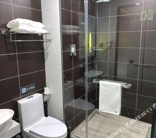 IU HotelsÂ· Taiyuan Changfeng Xi Street The Mixc