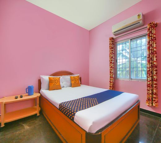 SPOT ON 66372 Sri Murugan Lodge