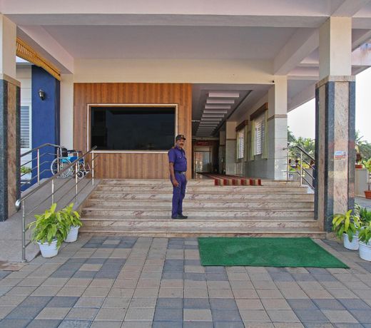 Hotel Ambika International Byndoor