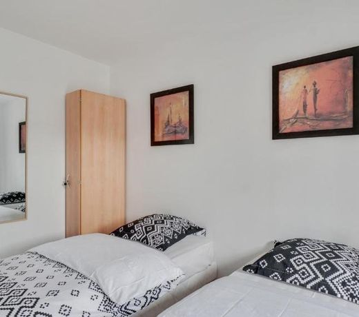 Chic apart with parking near Paris