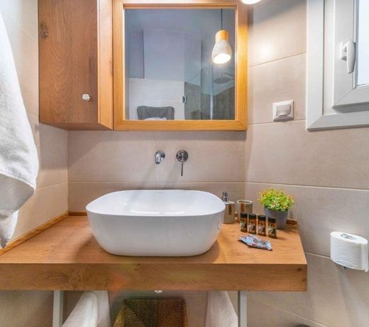 Suites 05-06 - Smart Cozy Suites - Large 2 bedroom, near Athens and metro