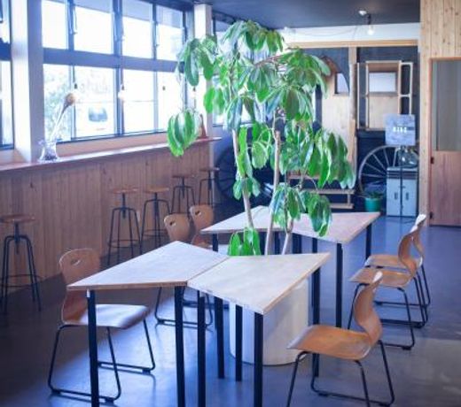 FOLK FOLK Hostel, Cafe & Bar