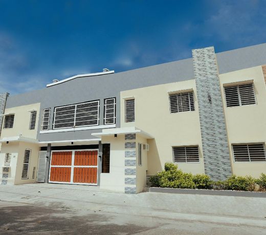 OYO 645 Ljenj Apartelle