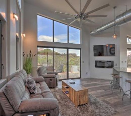 Chic Sedona Retreat about 2 Mi to Cathedral Rock Trail!