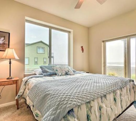 Pet-Free Oceanfront Home with Hot Tub and Beach Access