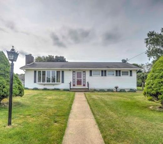Cozy Parker House with Deck and Spacious Yard!