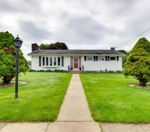 Cozy Parker House with Deck and Spacious Yard!