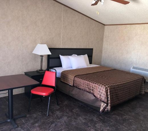 Monahans Country Inn