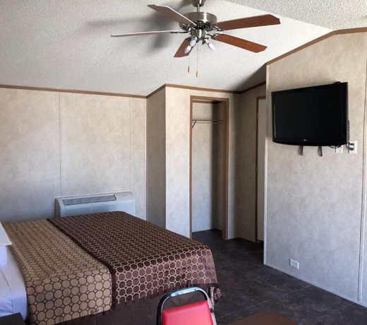 Monahans Country Inn