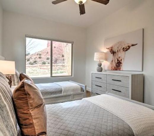 Bright Modern Abode - 32 Miles to Zion Natl Park!