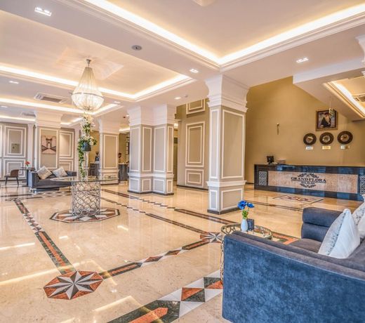 Grand flora hotel