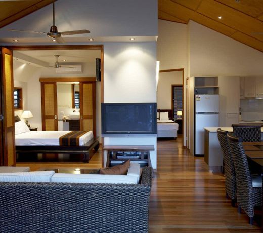 Pure Magnetic Villa 6