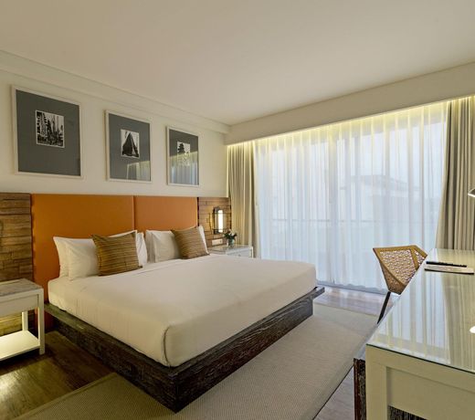 One BR Deluxe Pool with LuxuryandSpaciousGuestRoom