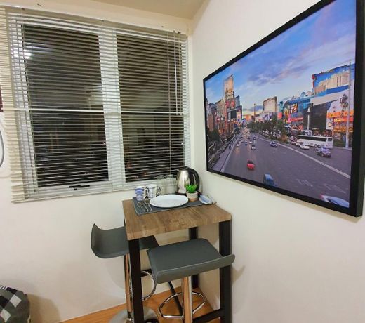 Fifth Ave Studio  w/ Free Breakfast & stable WiFi