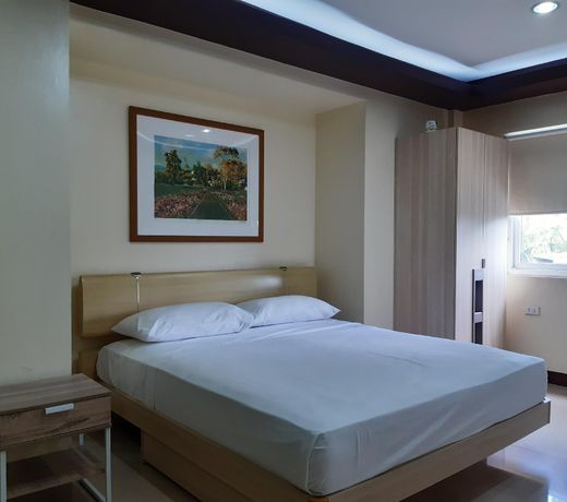 OYO 593 Plumeria Hotel
