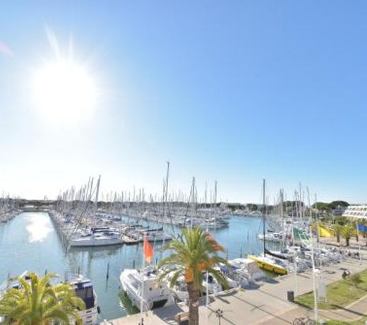 Studio cabine vue port grand pavois M