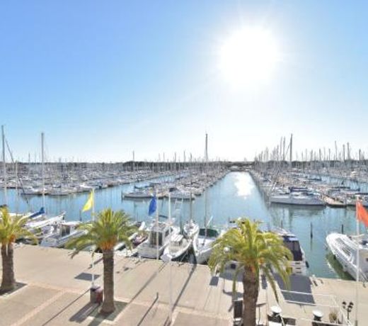 Studio cabine vue port grand pavois M