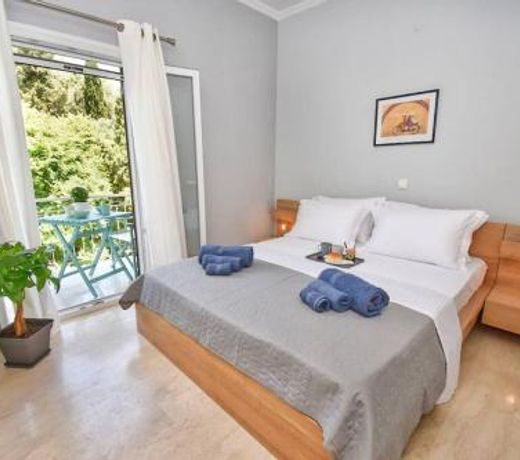 Yia Sou Corfu! "Mariposa"