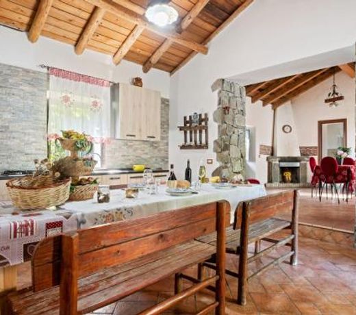 Inviting Cottage in Maniace with Private Garden