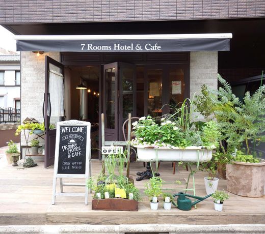 7 Rooms Hotel & Cafe