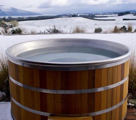 Fiordland Eco-Retreat -- Panoramic Views -- Hot Tub