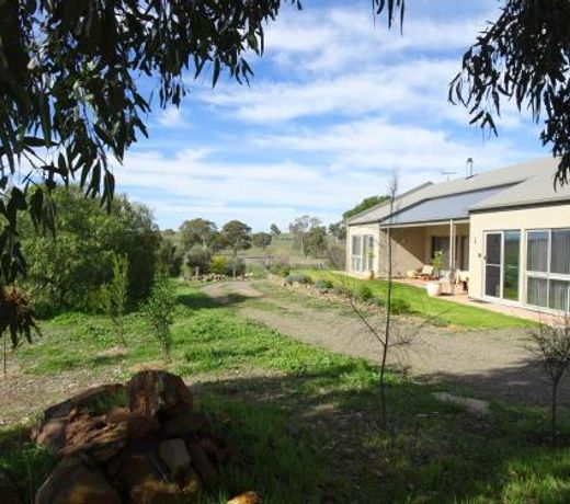 Meander Retreat - The Green Room