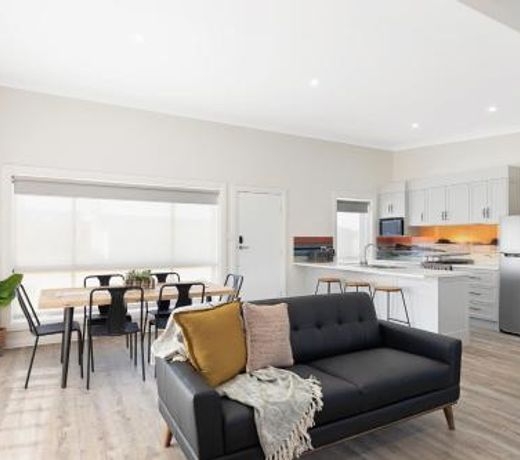 Luxury Apartments and Motel Rooms - Free Wifi - Close To Beach