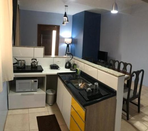 Apto NOVO, totalmente equipado e bem localizado