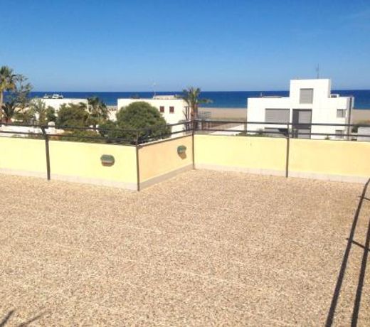 ESPECTACULAR CHALET A 60 M DE LA PLAYA DE VERA