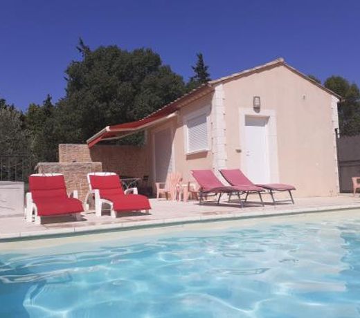 La Clastre location d'un studio avec piscine et clim près d'Uzès