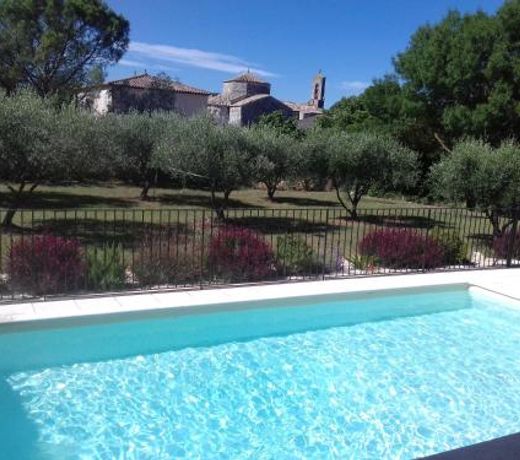 La Clastre location d'un studio avec piscine et clim près d'Uzès