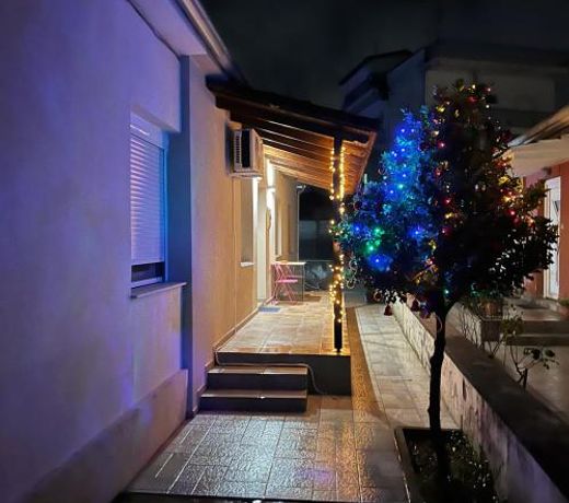 Petite Luxury Urban House