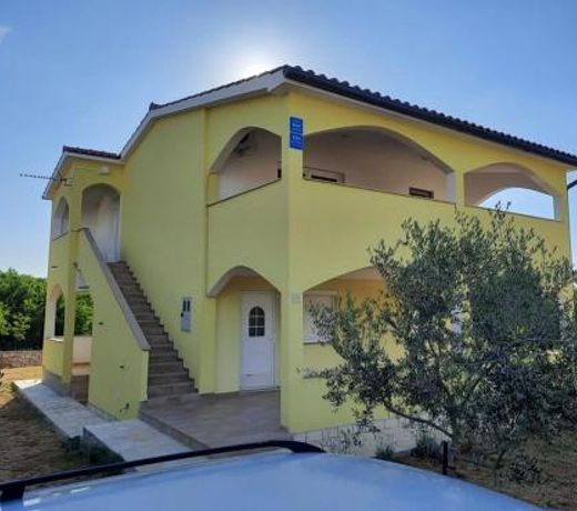 Apartman Tin