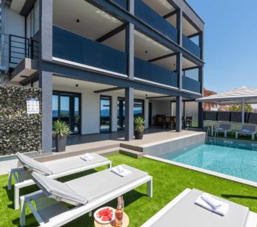 Villa Twins