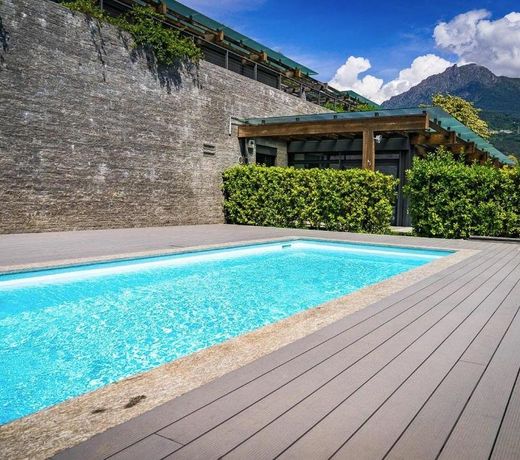Villa Nicolette sleeps 8