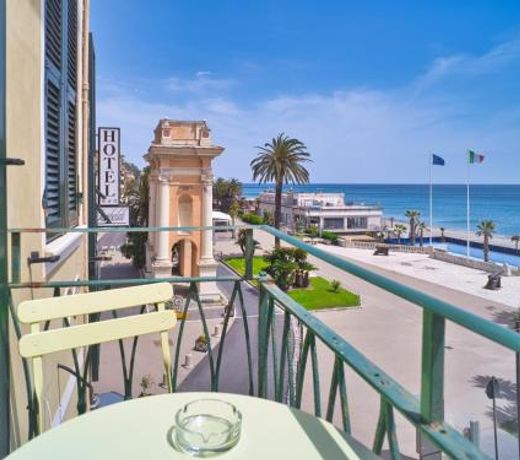 Medusa Apartment - Piazza 2