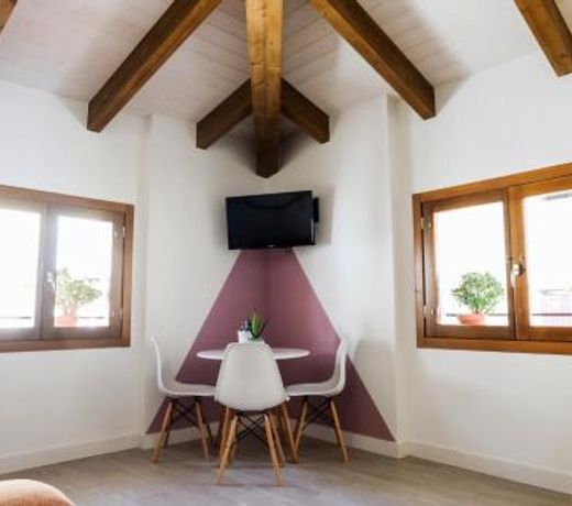 LA MOMA Apartments & Room