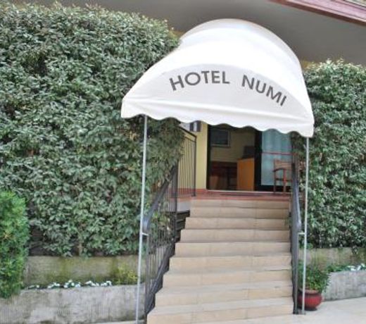 Hotel Numi