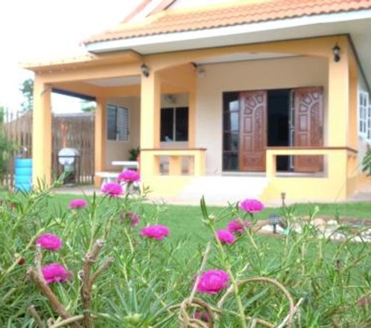 Little B house