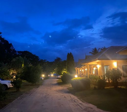 Chaithalay Khanom Resort