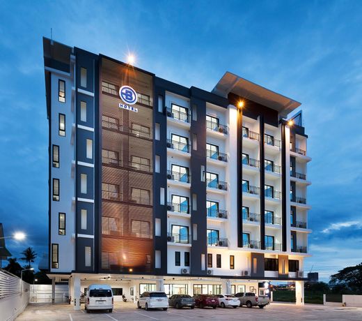 B Hotel