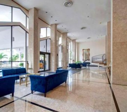 Pavilion Beach Front Apartment with Balcony