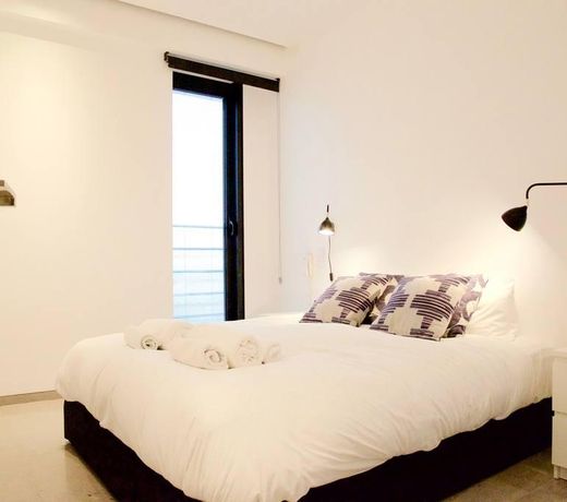 Majestic 2BR in White City by HolyGuest