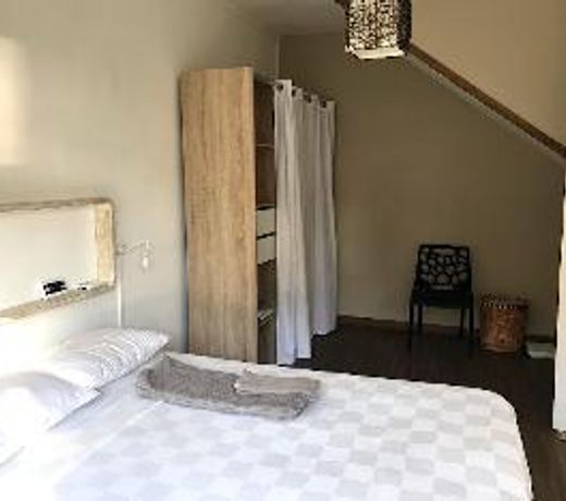 Lovely beach house in a very peaceful and upmarket area, we even throw in a car