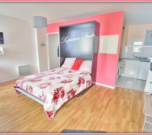 Supreme studio Disneyland Airport Paris Est